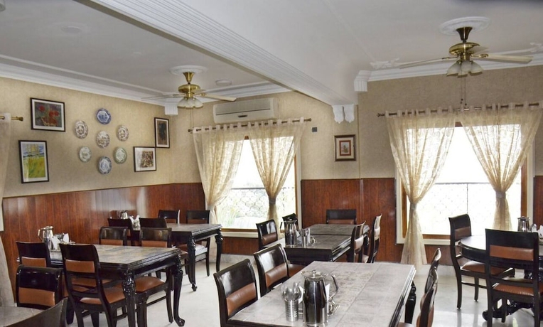 Imagen del bar/restaurante del Hotel Winsum Hill Solan. Foto 2