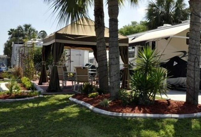Imagen de los exteriores del Hotel Winter Quarters Pasco Rv Resort - Campground. Foto 9