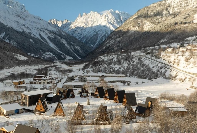 Imagen de los exteriores del Hotel Winterfell Mestia - Premium Cottages. Foto 16