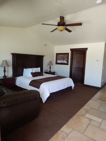 Imagen de la habitación del Hotel Winterton Suites. Foto 17
