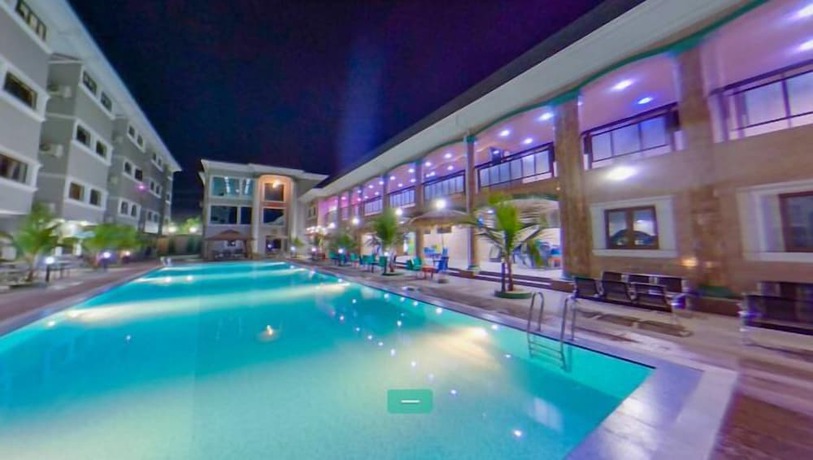 Imagen de la piscina del Hotel Wintess Garden and Suites. Foto 20