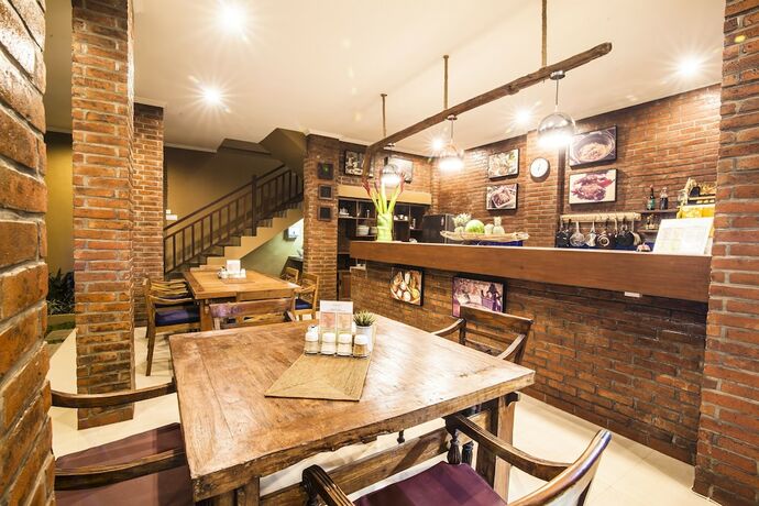 Imagen del bar/restaurante del Hotel Wiras Village. Foto 8