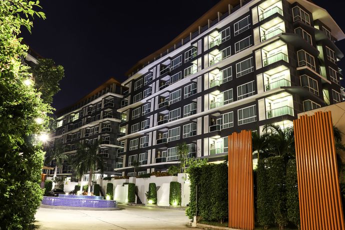 Imagen de la piscina del Hotel Wisdom and Residence. Foto 8