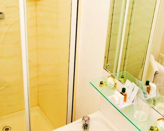 Imagen de la habitación del Hotel WiseStay. Foto 14