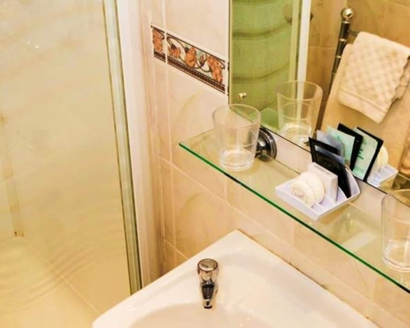 Imagen de la habitación del Hotel WiseStay. Foto 17