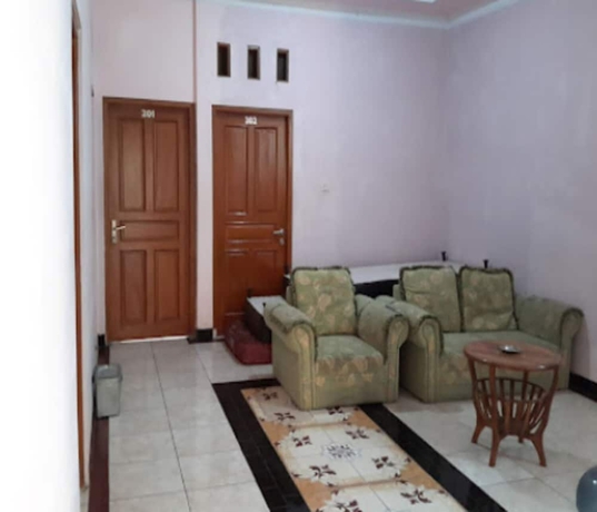 Imagen de la habitación del Hotel Wisma CK Kebumen by Cozzy. Foto 5
