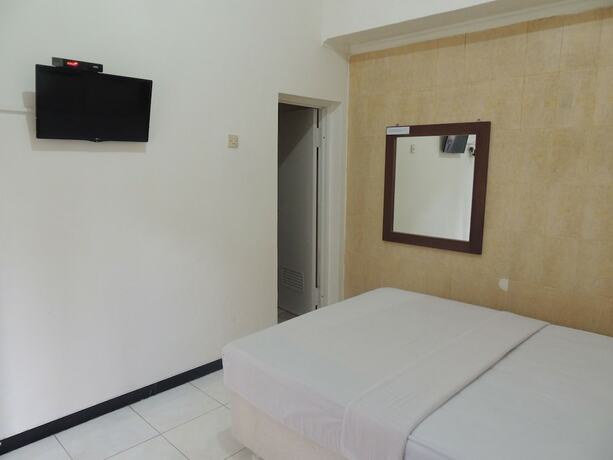 Imagen de la habitación del Hotel Wisma Tamu UKSW. Foto 13