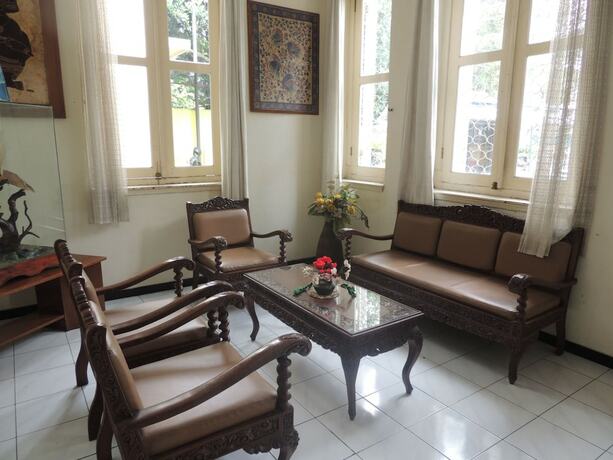 Imagen general del Hotel Wisma Tamu UKSW. Foto 6