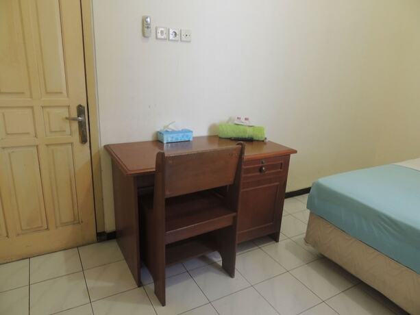 Imagen de la habitación del Hotel Wisma Tamu UKSW. Foto 18