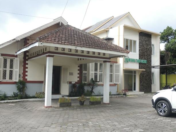 Imagen general del Hotel Wisma Tamu UKSW. Foto 10