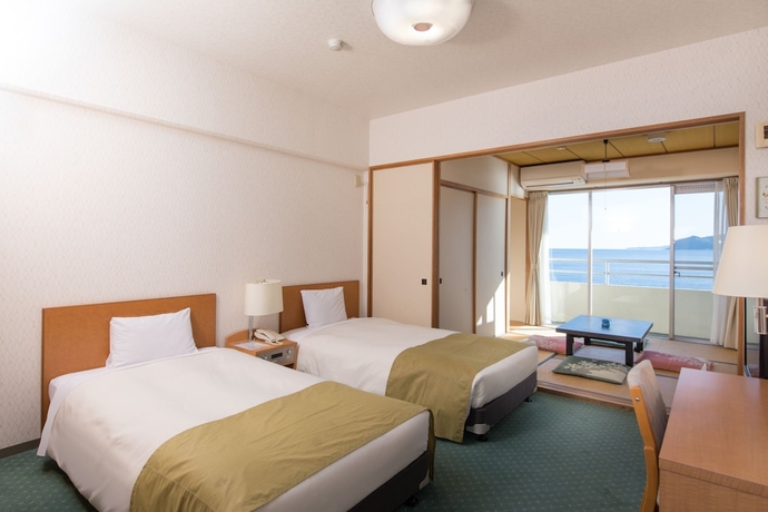 Imagen de la habitación del Hotel Wisterian Life Club Atami. Foto 2