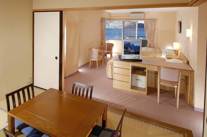 Imagen de la habitación del Hotel Wisterian Life Club Toba. Foto 7