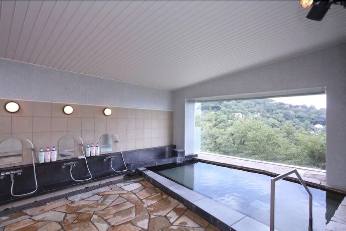 Imagen de la piscina del Hotel Wisterian Life Club Usami. Foto 18