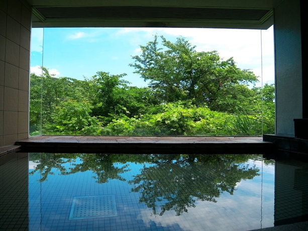 Imagen de la piscina del Hotel Wisterian Life Club Usami. Foto 19