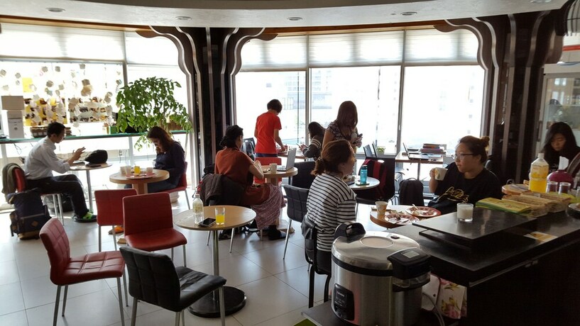 Imagen del bar/restaurante del Hotel With Guesthouse. Foto 2