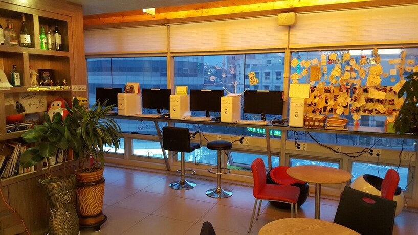 Imagen del bar/restaurante del Hotel With Guesthouse. Foto 4
