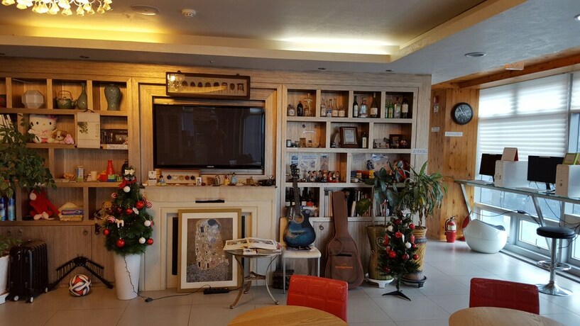 Imagen del bar/restaurante del Hotel With Guesthouse. Foto 7