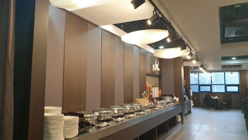 Imagen del bar/restaurante del Hotel Withstay. Foto 14