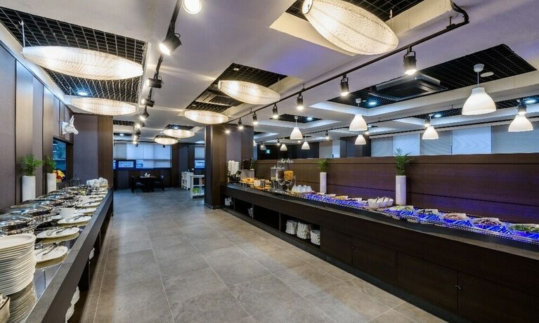 Imagen del bar/restaurante del Hotel Withstay. Foto 15