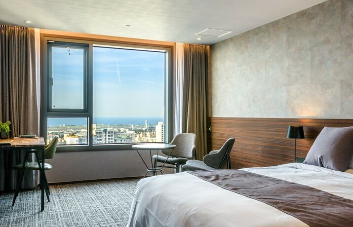 Imagen de la habitación del Hotel Withstay. Foto 21