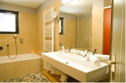 Imagen de la habitación del Hotel Wohlf&uuml;hlhotel Hubertushof. Foto 2