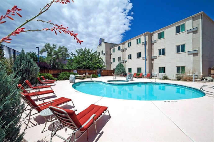 Imagen de la piscina del Hotel Wolfe's Moab. Foto 10
