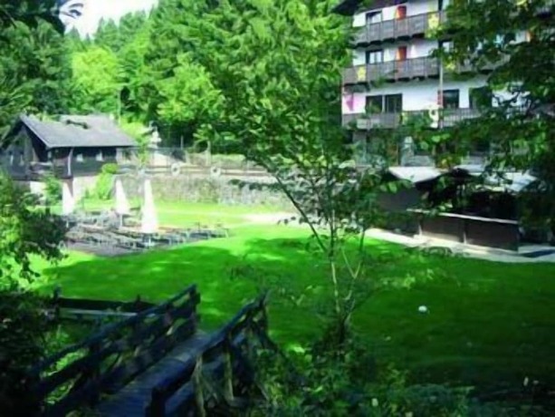 Imagen de los exteriores del Hotel Wolffhotel. Foto 16