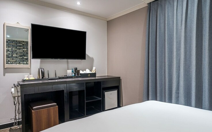 Imagen de la habitación del Hotel Wolgot Galaxy. Foto 27