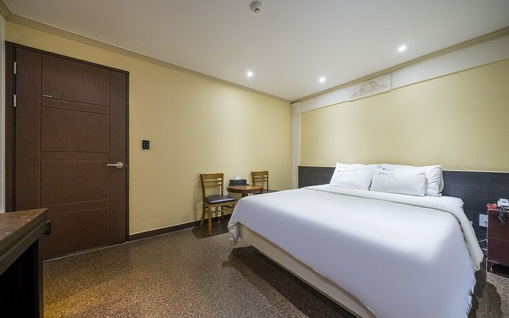 Imagen de la habitación del Hotel Wolgot Galaxy. Foto 28