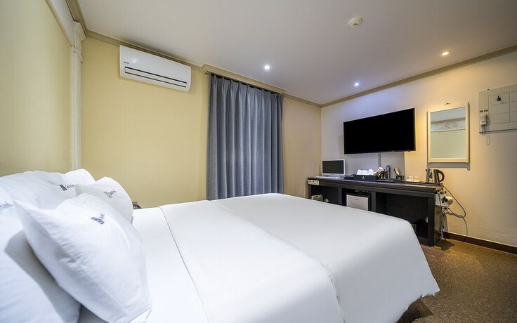 Imagen de la habitación del Hotel Wolgot Galaxy. Foto 29