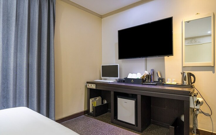 Imagen de la habitación del Hotel Wolgot Galaxy. Foto 30