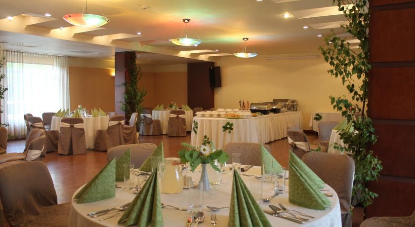 Imagen del bar/restaurante del Hotel Wolmar. Foto 2