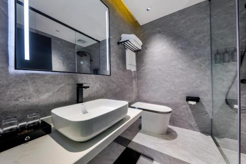 Imagen de la habitación del Hotel Wonderful Guangzhou Changlong Guangdi Garden Branch - Free Shuttle Bus to Canton Fair Complex. Foto 15