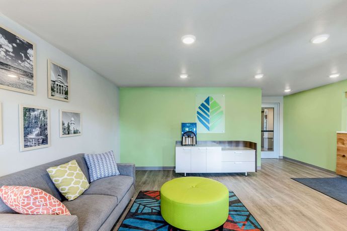 Imagen de los interiores del Hotel WoodSpring Suites Chicago Addison. Foto 16