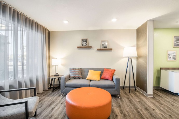 Imagen de los interiores del Hotel WoodSpring Suites Colton. Foto 19
