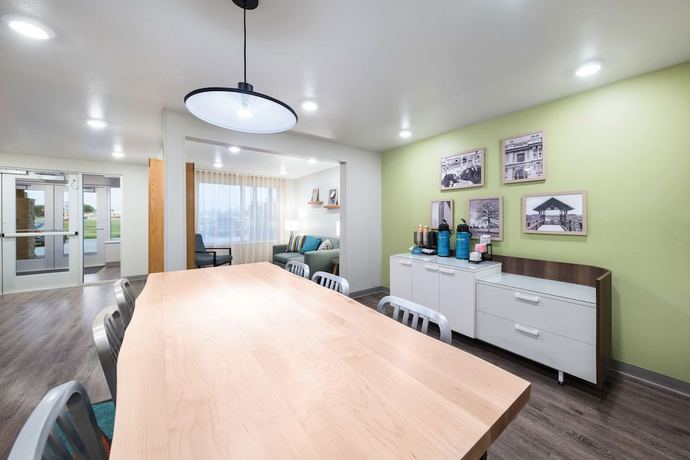 Imagen de los interiores del Hotel WoodSpring Suites Dallas Plano Central Legacy Drive. Foto 15