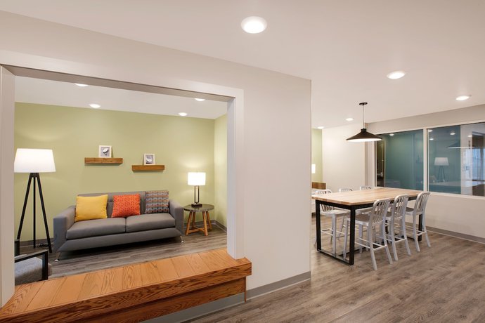Imagen de los interiores del Hotel WoodSpring Suites Dallas Plano Central Legacy Drive. Foto 19