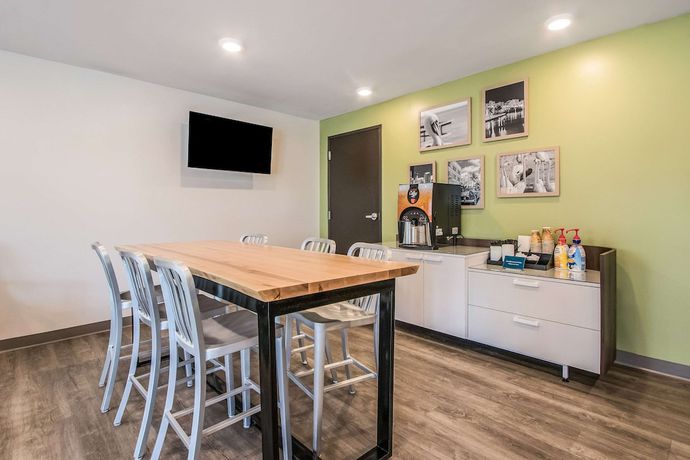 Imagen de los interiores del Hotel WoodSpring Suites Doral Miami Airport. Foto 17