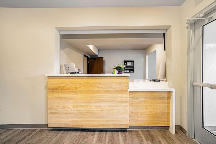 Imagen de los interiores del Hotel WoodSpring Suites Naples. Foto 20