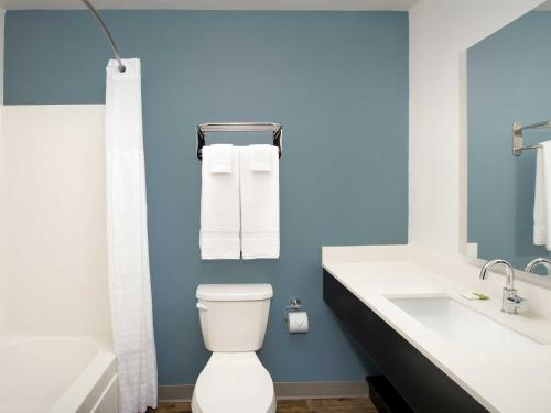 Imagen de la habitación del Hotel WoodSpring Suites Orlando Airport. Foto 8