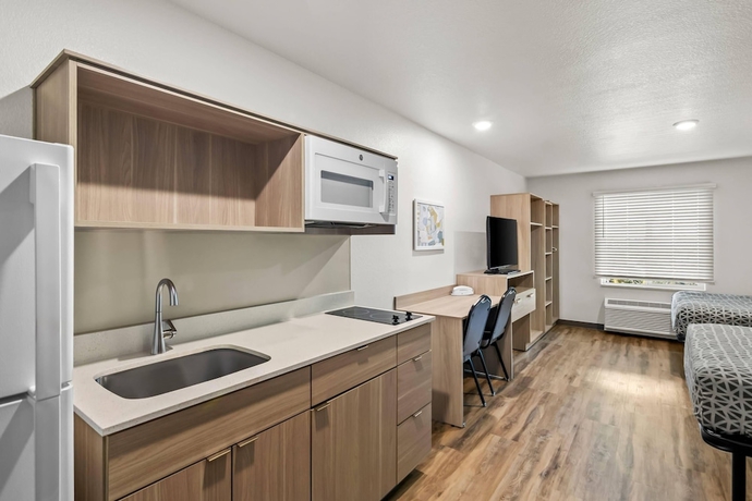 Imagen de la habitación del Hotel WoodSpring Suites Palm Springs &ndash; West Palm Beach. Foto 4