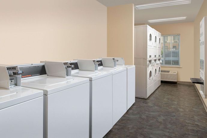 Imagen de los interiores del Hotel WoodSpring Suites Raleigh Garner. Foto 18