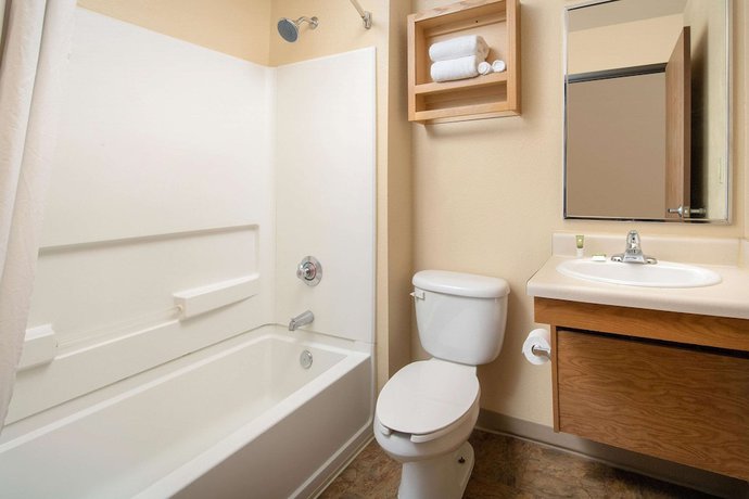 Imagen de la habitación del Hotel WoodSpring Suites Raleigh Garner. Foto 14