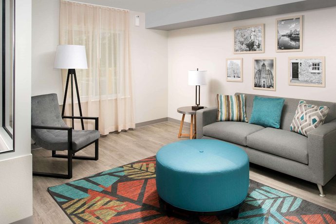 Imagen de los interiores del Hotel WoodSpring Suites San Antonio Stone Oak. Foto 18