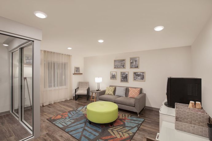 Imagen de los interiores del Hotel WoodSpring Suites San Antonio Stone Oak. Foto 20