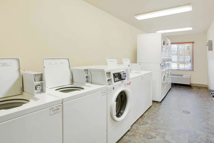 Imagen de los interiores del Hotel WoodSpring Suites Washington DC Andrews AFB. Foto 14