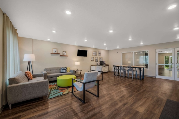Imagen de los interiores del Hotel WoodSpring Suites Wesley Chapel-Tampa. Foto 16
