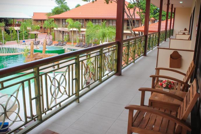 Imagen de los exteriores del Hotel Woodfield Resort. Foto 10