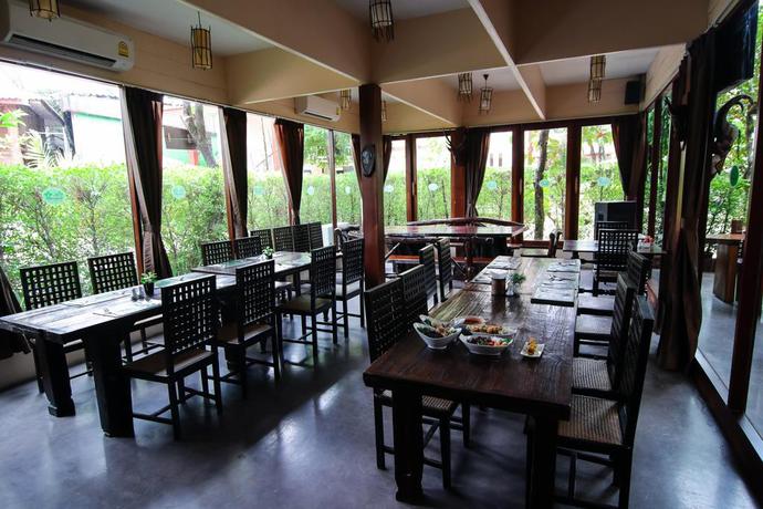 Imagen del bar/restaurante del Hotel Woodfield Resort. Foto 2