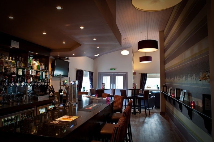 Imagen del bar/restaurante del Hotel Woodland Bay. Foto 7